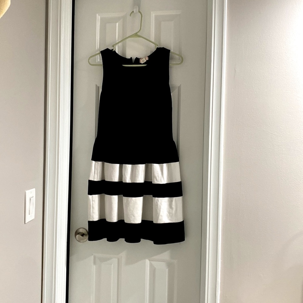 Black/White Sleeveless Dress